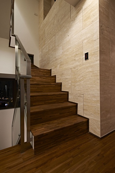 位於新北市新店的精華地帶，近百坪的樓中樓空間，是屋